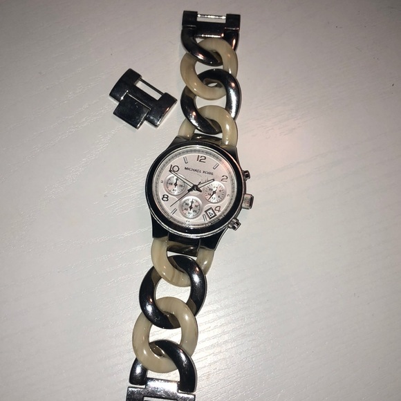 Micheal Kors Watch - Picture 1 of 4